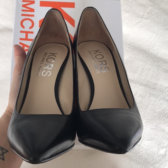 Kors by Michael Kors Aberly Pump - Picture 11 of 17